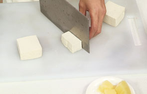 Thử nấu đậu phụ theo cách này đi, ngon tới mức cả nhà ăn sạch đĩa trong nháy mắt!- Ảnh 1.