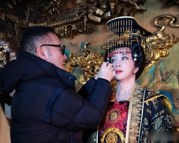 Cần có lệnh cấm minh tinh này cưa sừng làm nghé: 75 tuổi vẫn đóng thiếu nữ 16- Ảnh 3.