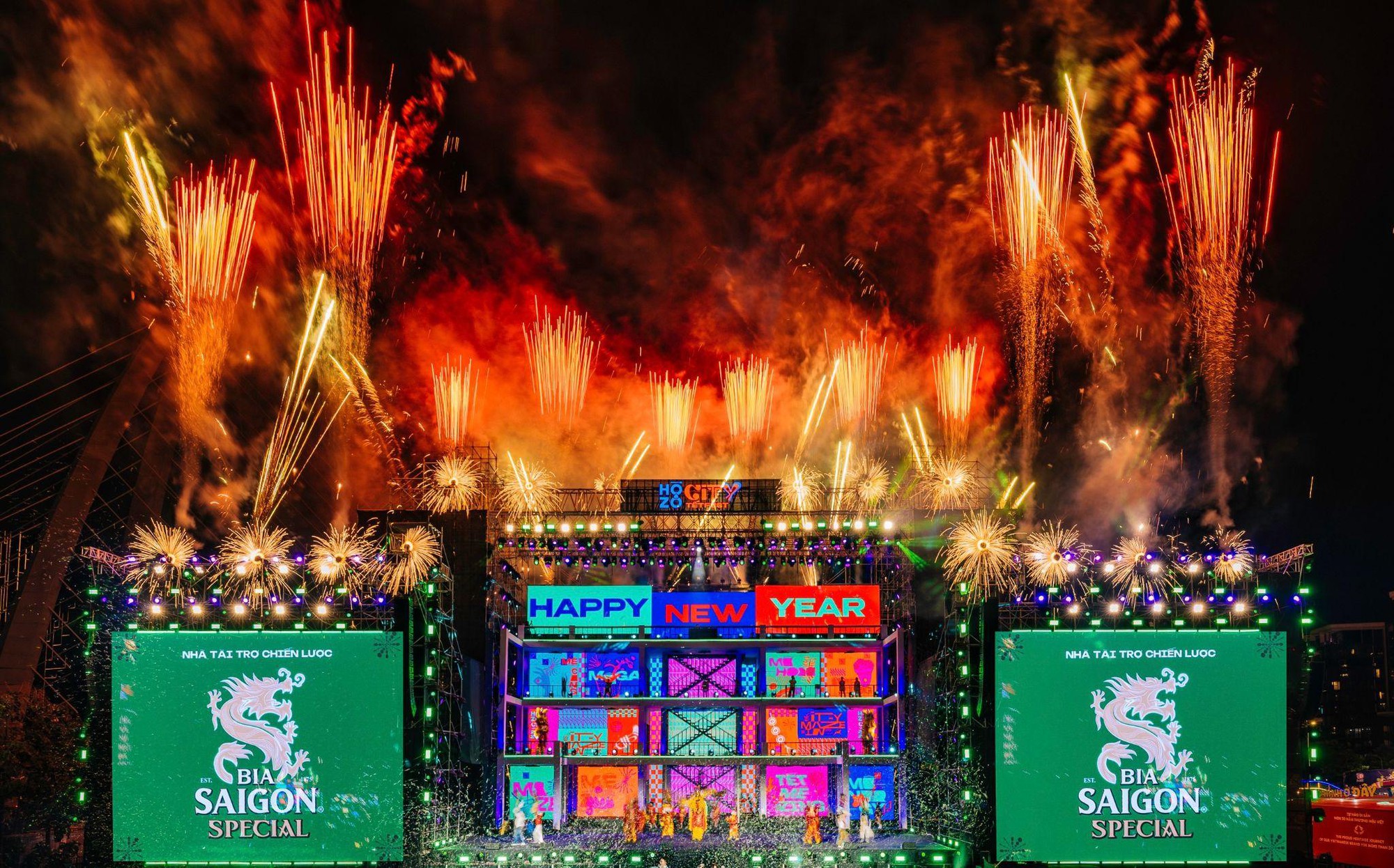 Bia Saigon Special đem cơn mưa “Lộc Special” đến hàng ngàn khán giả tại đêm countdown Hozo City Tết Fest 2025- Ảnh 1.