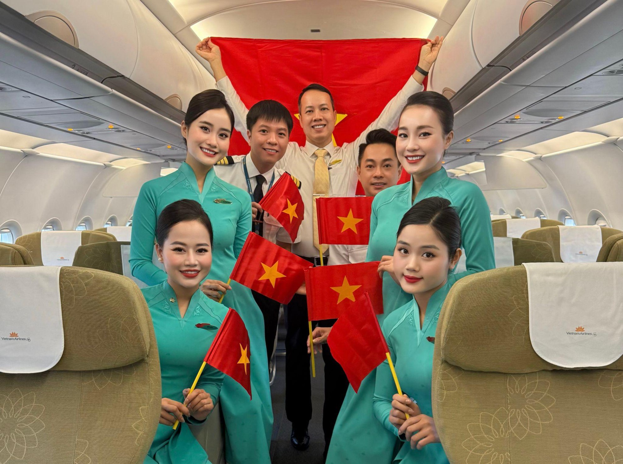 Những sứ giả 5 sao của bầu trời- Ảnh 2.