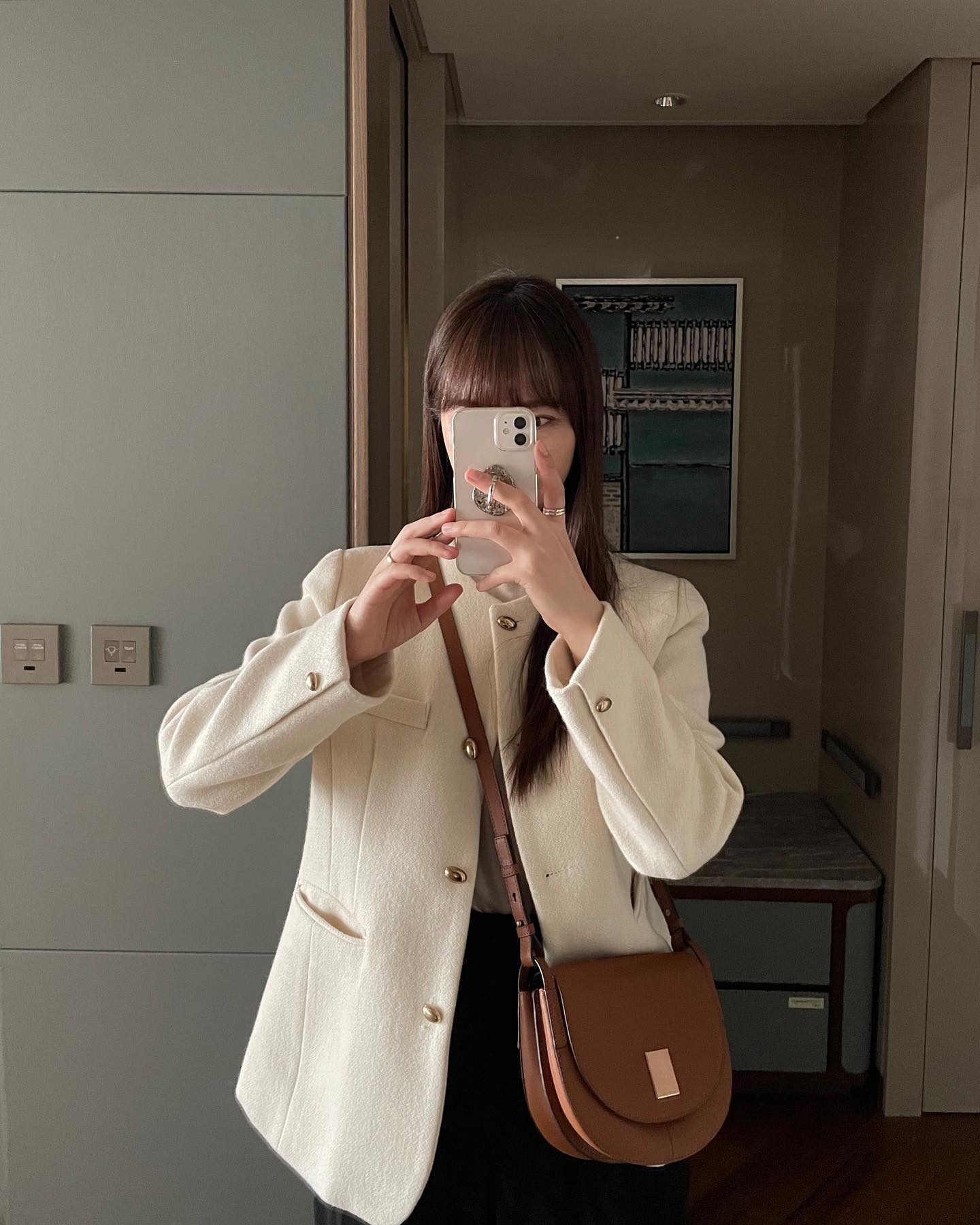 Cả tuần mặc đồ đen - trắng vẫn đẹp miễn chê với 5 công thức- Ảnh 6. Cả tuần mặc đồ đen - trắng vẫn đẹp miễn chê với 5 công thức- Ảnh 6.