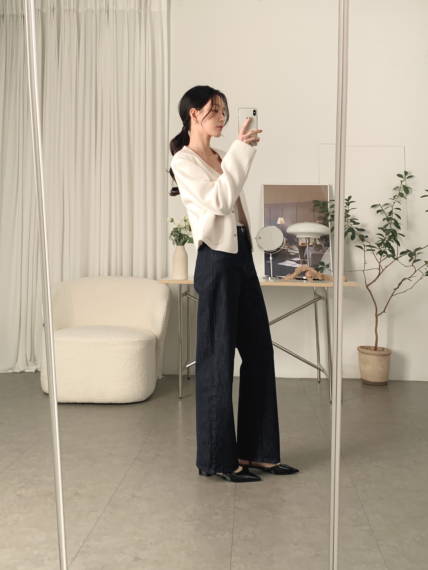 Cả tuần mặc đồ đen - trắng vẫn đẹp miễn chê với 5 công thức- Ảnh 5. Cả tuần mặc đồ đen - trắng vẫn đẹp miễn chê với 5 công thức- Ảnh 5.