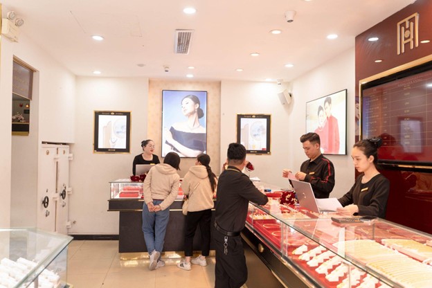 Giờ ai còn săn sale quần áo đón Tết nữa: “Săn” vàng mới chất!- Ảnh 7.