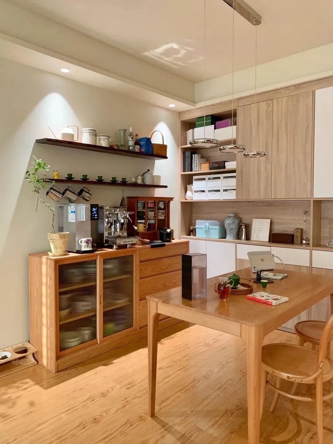 Ở nhà dọn dẹp, không mua sắm, không giao tiếp xã hội: Nữ giáo viên khiến hàng nghìn người nhìn lại cách mình đang sống- Ảnh 6.