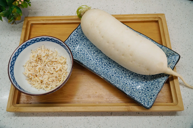 Củ cải đem thái sợi rồi xào cùng nguyên liệu này vừa ngon miệng, lại giàu canxi tốt cho xương từ già đến trẻ- Ảnh 2.