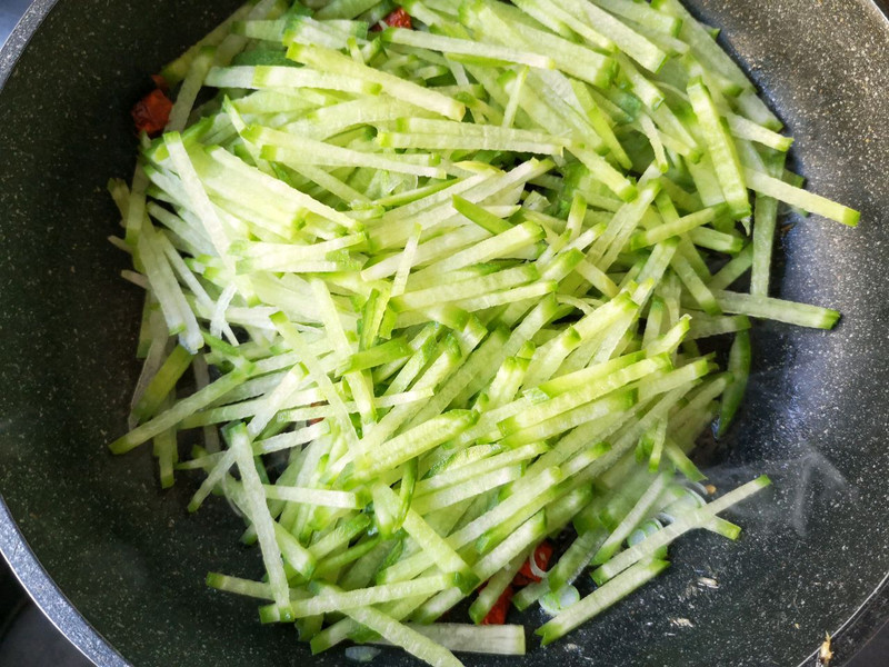 Củ cải đem thái sợi rồi xào cùng nguyên liệu này vừa ngon miệng, lại giàu canxi tốt cho xương từ già đến trẻ- Ảnh 8.