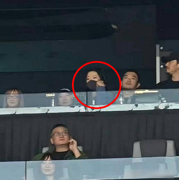 Bạn gái đi rình Vương Hạc Đệ vì sợ Triệu Lộ Tư lấn lướt?- Ảnh 1.