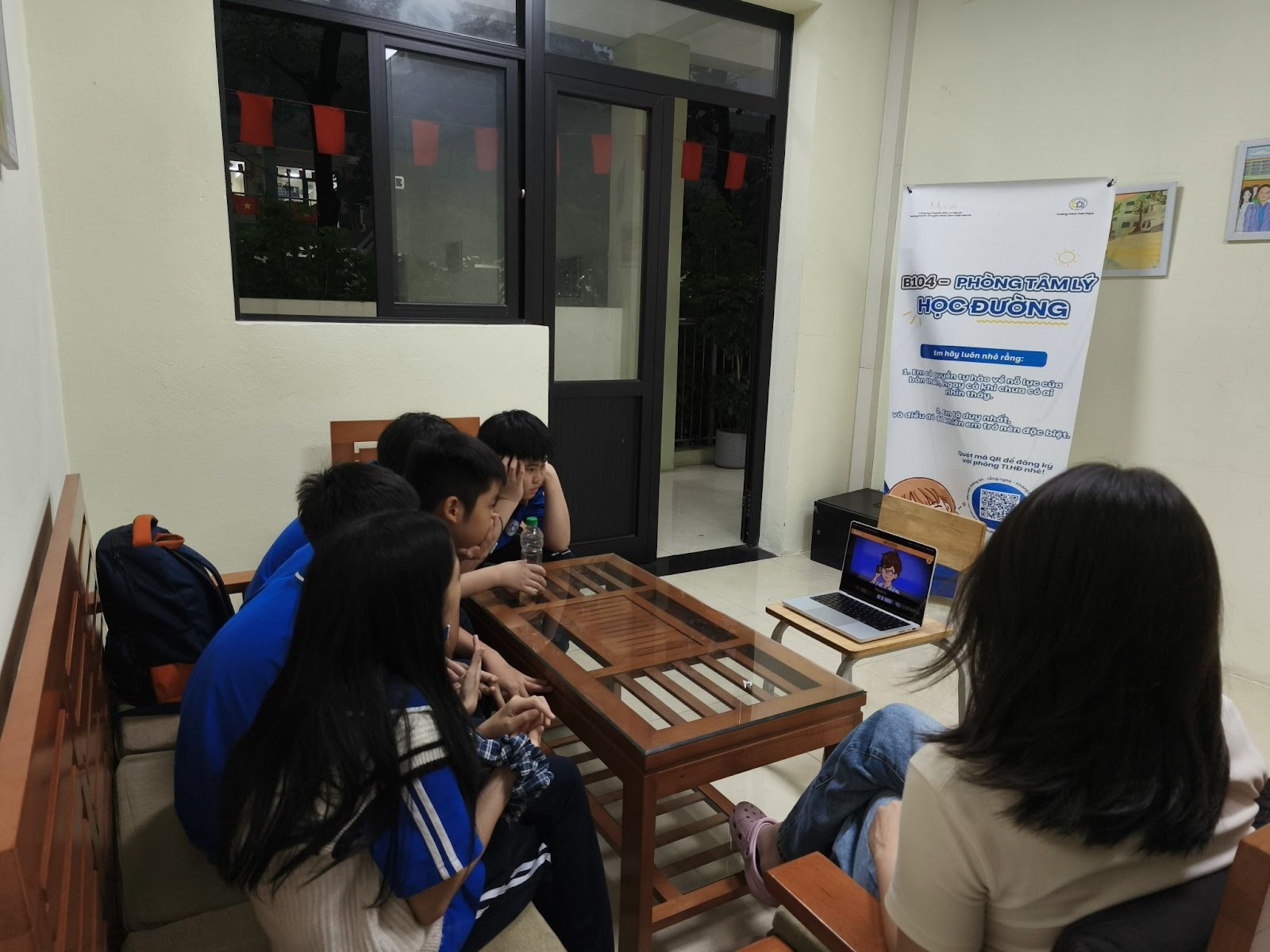 Tâm lý học đường: Khoảng trống giữa chủ trương và năng lực thực thi- Ảnh 2.