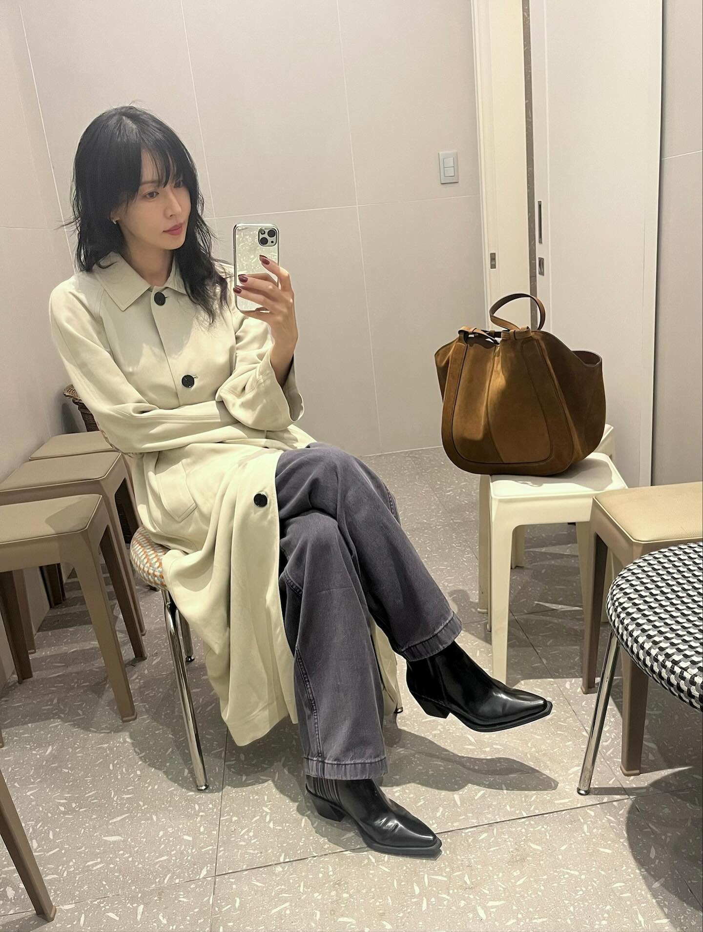 4 mẫu áo khoác nâng tầm khí chất dành cho phụ nữ trên 40 tuổi- Ảnh 5. 4 mẫu áo khoác nâng tầm khí chất dành cho phụ nữ trên 40 tuổi- Ảnh 5.