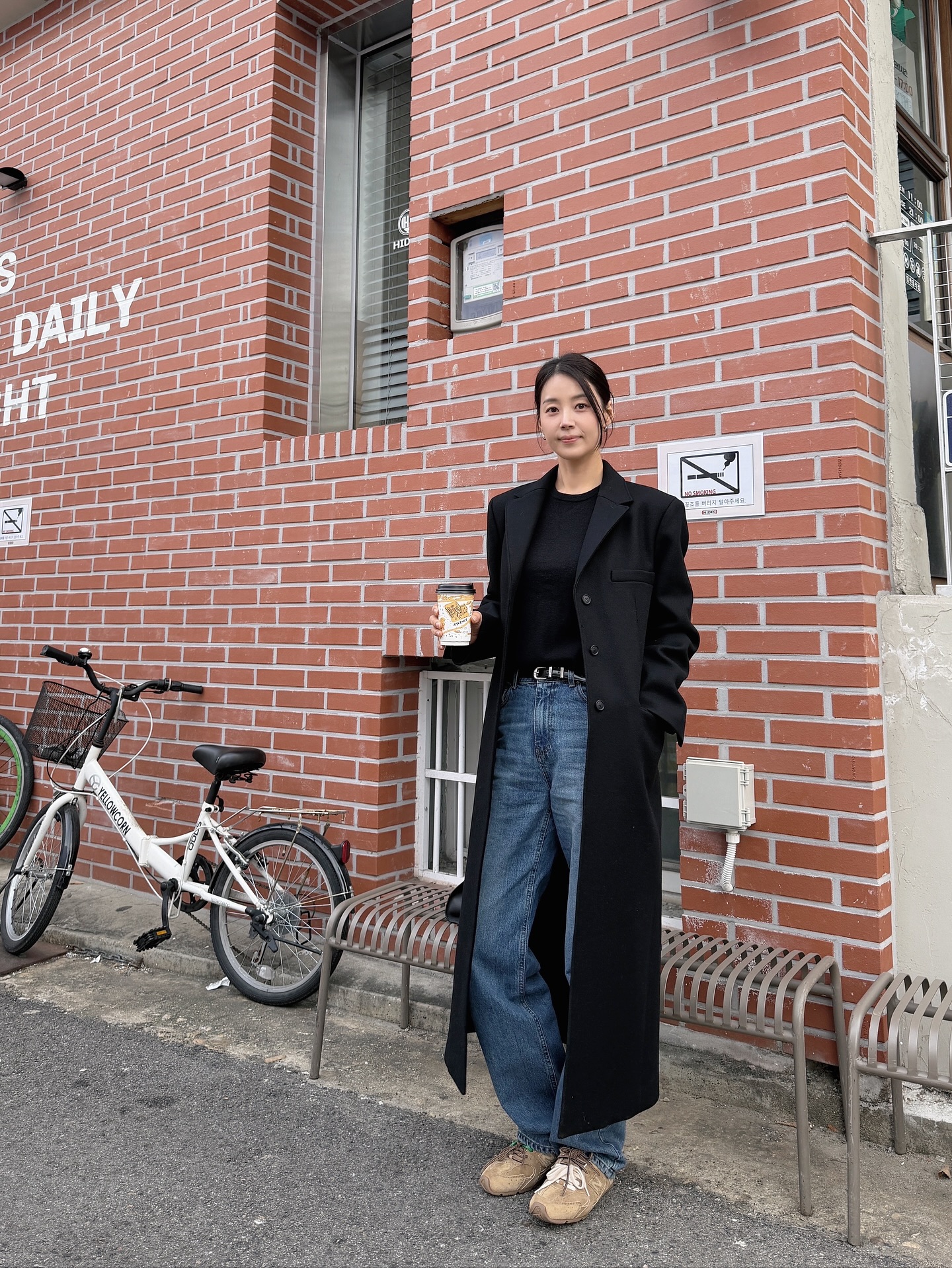 4 mẫu áo khoác nâng tầm khí chất dành cho phụ nữ trên 40 tuổi- Ảnh 3. 4 mẫu áo khoác nâng tầm khí chất dành cho phụ nữ trên 40 tuổi- Ảnh 3.