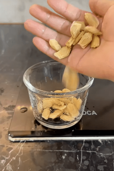 Giáp Tết nhà la liệt bưởi, tận dụng hạt bưởi để ủ tóc: Kết quả là tóc bồng bềnh thơm mượt cực đỉnh- Ảnh 4.