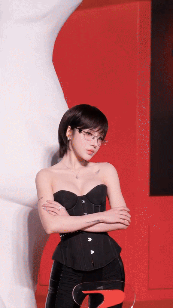 Cam thường có thể dìm cả thế giới, riêng mỹ nhân Việt này phải chịu thua: Soi kiểu gì cũng không ra góc chết- Ảnh 2.