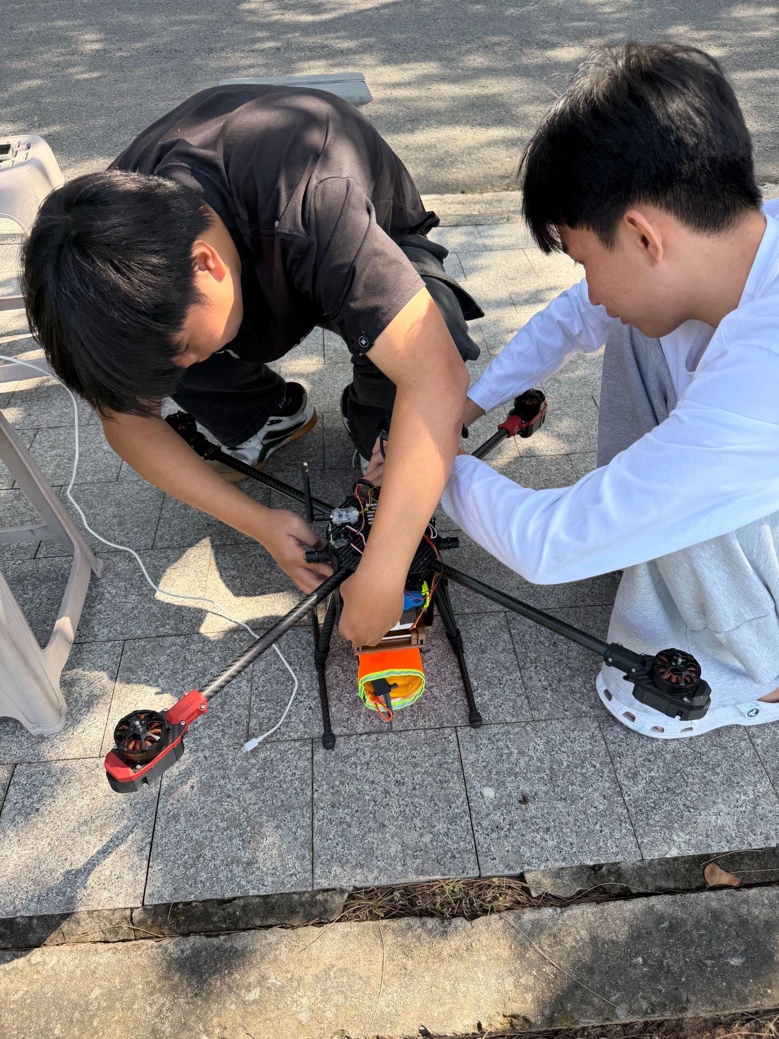 Hệ thống UAV thông minh - Góc nhìn mới trong công tác cứu hộ sau thiên tai- Ảnh 1. Hệ thống UAV thông minh - Góc nhìn mới trong công tác cứu hộ sau thiên tai- Ảnh 1.