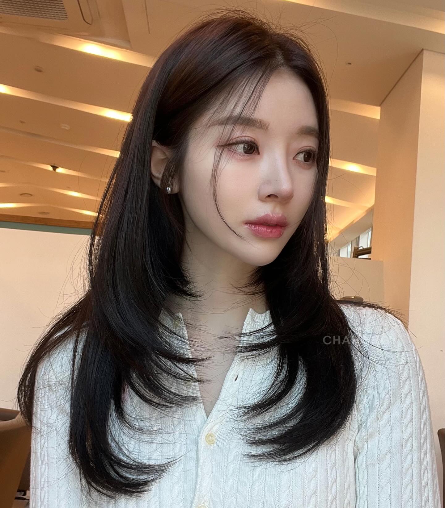 5 kiểu tóc không cần cắt mái vẫn "hack" gương mặt nhỏ gọn, nàng nào cũng nên tham khảo cho Tết- Ảnh 3.