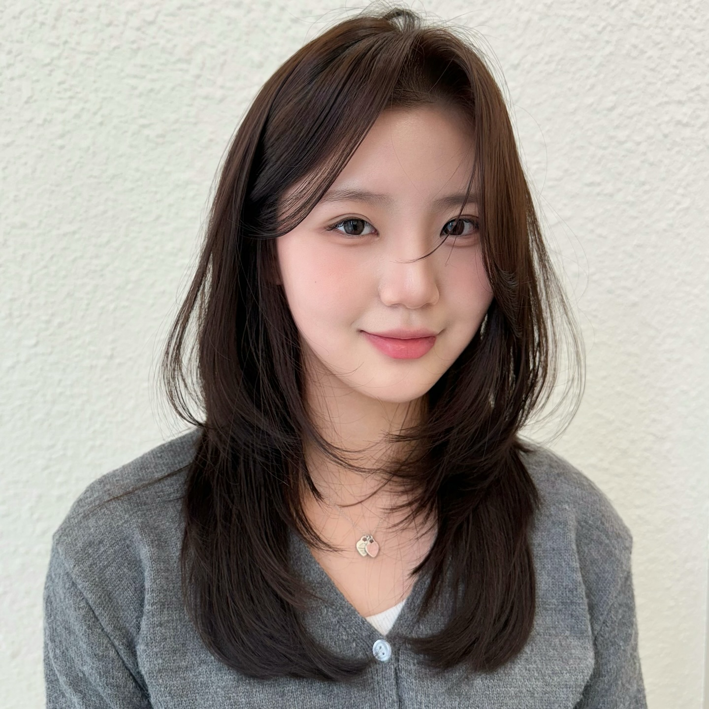 5 kiểu tóc không cần cắt mái vẫn "hack" gương mặt nhỏ gọn, nàng nào cũng nên tham khảo cho Tết- Ảnh 4.