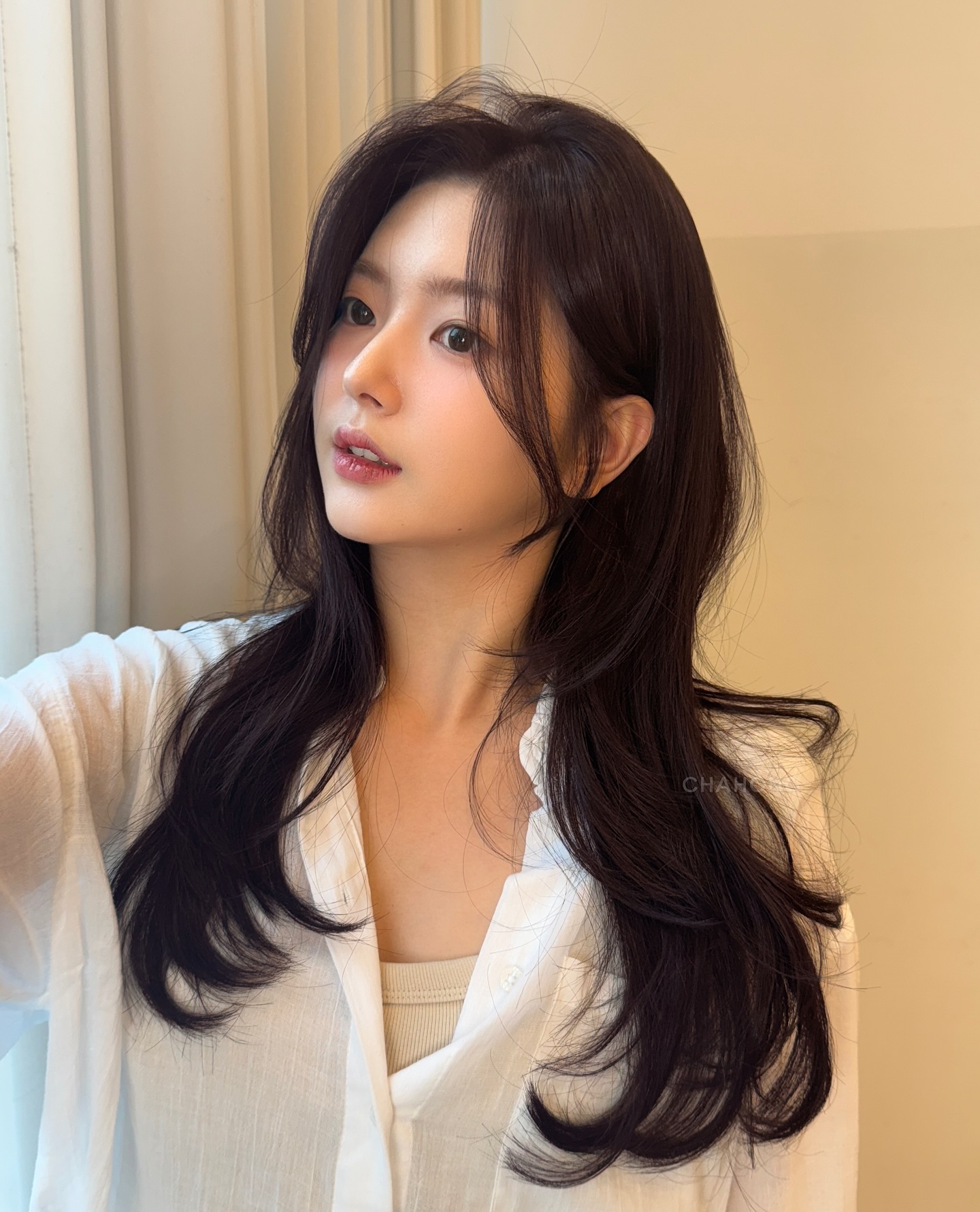 5 kiểu tóc không cần cắt mái vẫn "hack" gương mặt nhỏ gọn, nàng nào cũng nên tham khảo cho Tết- Ảnh 7.