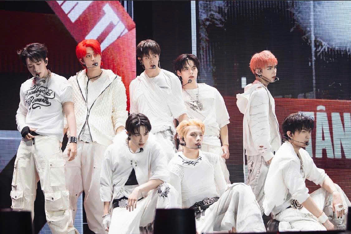 UPRIZE - Nhóm nhạc tân binh Vbiz muốn vươn tầm quốc tế nhưng tạo hình có đang quá lỗi thời?- Ảnh 7.