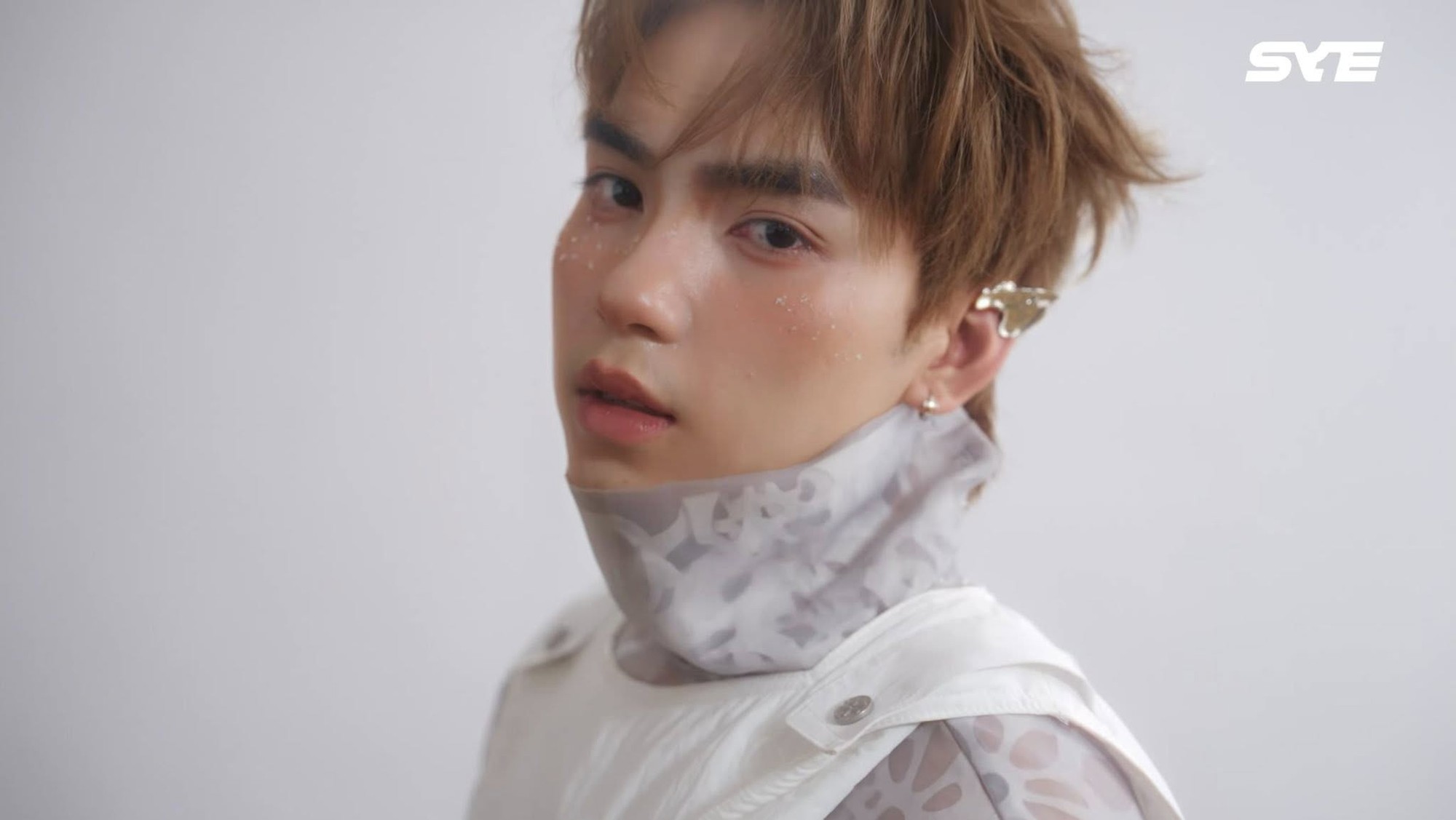 UPRIZE - Nhóm nhạc tân binh Vbiz muốn vươn tầm quốc tế nhưng tạo hình có đang quá lỗi thời?- Ảnh 15.