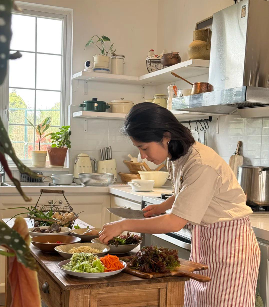 Ở nhà mẹ, không món đồ nào đắt tiền nhưng không gian lúc nào cũng sạch tinh: 8 thói quen nhỏ khiến tôi "tỉnh người"- Ảnh 2.