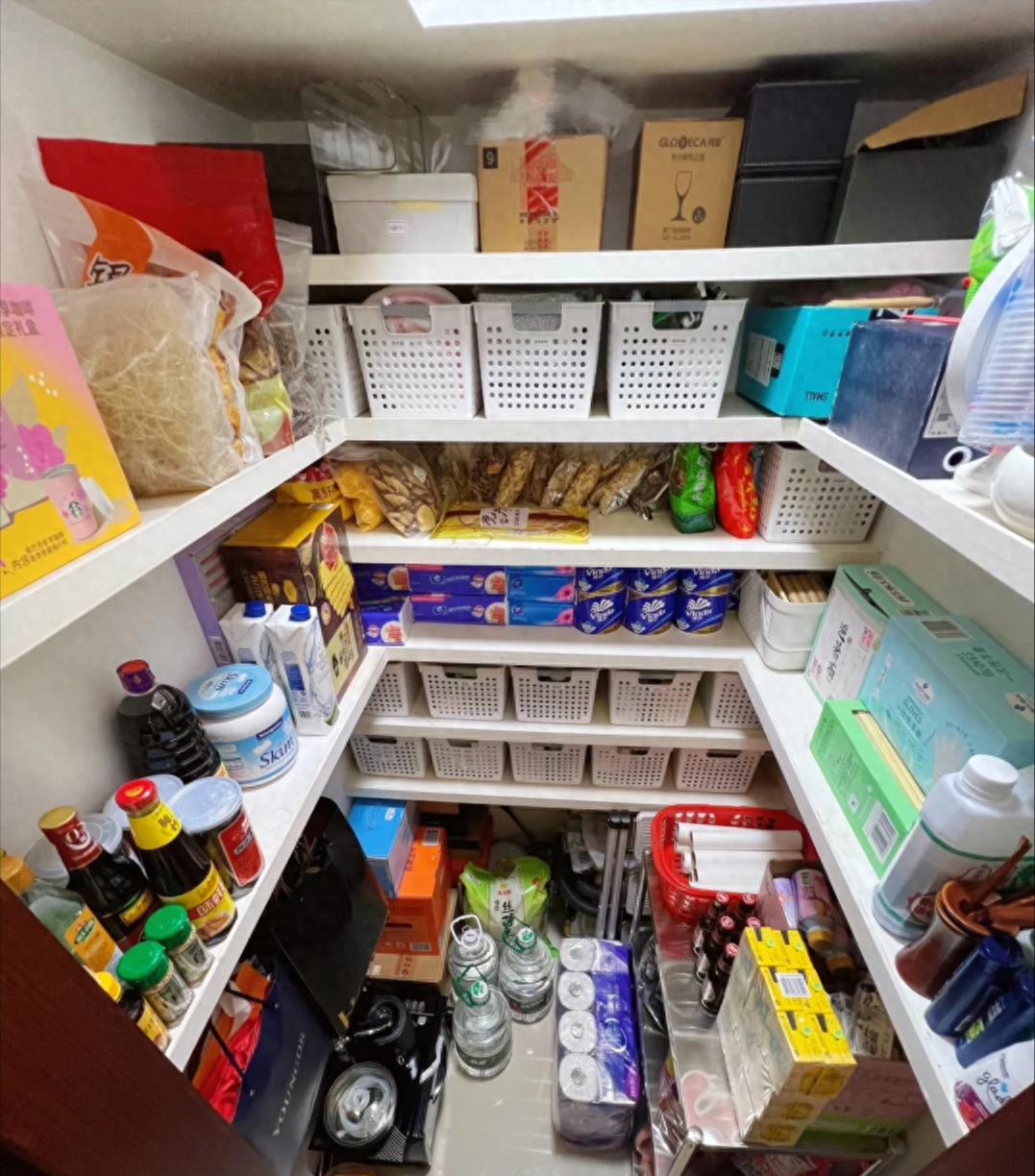 Ở nhà mẹ, không món đồ nào đắt tiền nhưng không gian lúc nào cũng sạch tinh: 8 thói quen nhỏ khiến tôi "tỉnh người"- Ảnh 1.