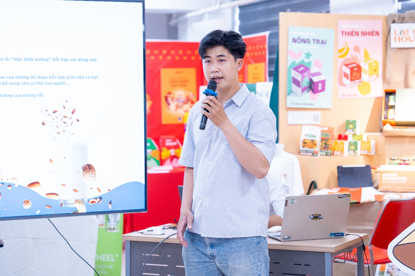 Thiết kế đồ họa: Ngành học của nét vẽ, màu sắc và cả thị trường- Ảnh 3.