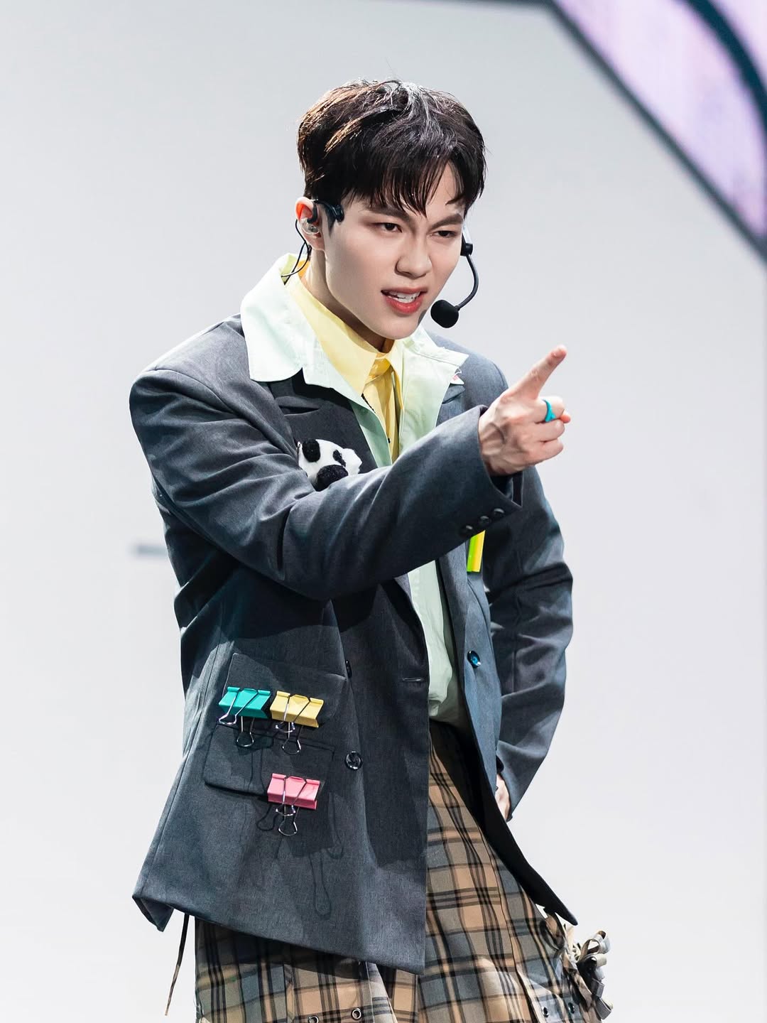 UPRIZE - Nhóm nhạc tân binh Vbiz muốn vươn tầm quốc tế nhưng tạo hình có đang quá lỗi thời?- Ảnh 16.