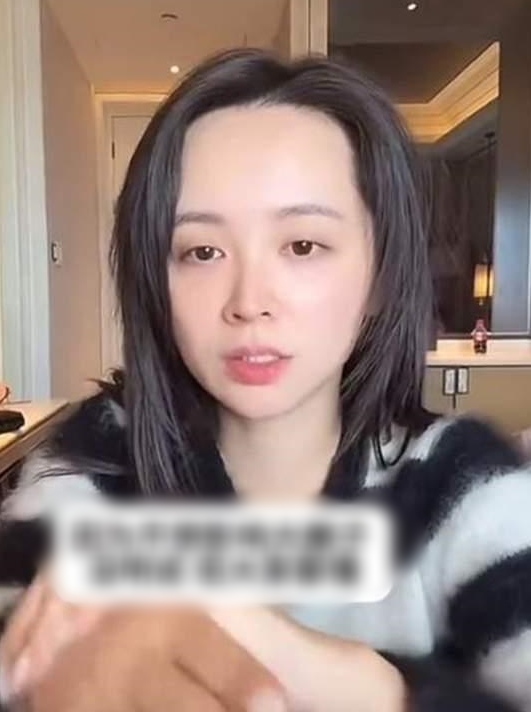 "Mỹ nhân phim giờ vàng" dọn đồ khỏi biệt thự, ký giấy từ bỏ tài sản chung để ly hôn chồng đại gia tù tội- Ảnh 1.