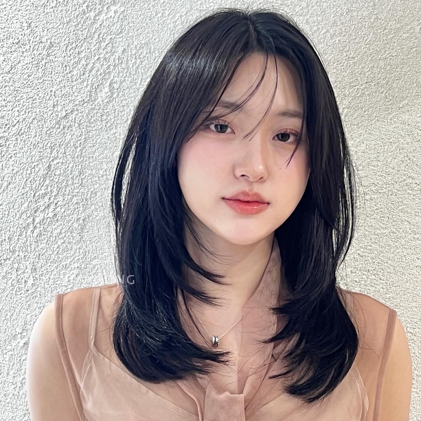 5 kiểu tóc layer dễ áp dụng nhất vì thu gọn gương mặt hiệu quả- Ảnh 7.