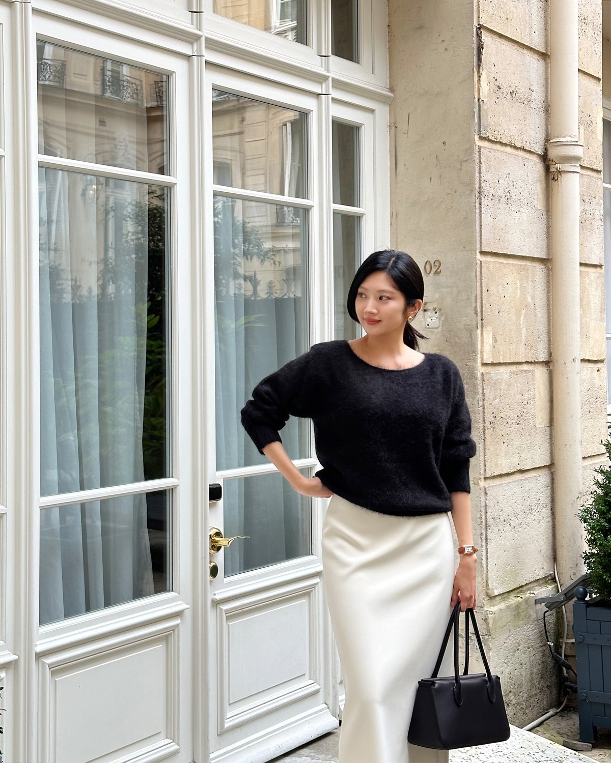 Top 3 mẫu áo len hack dáng thon thả hơn hẳn, ai mặc cũng đẹp- Ảnh 3. Top 3 mẫu áo len hack dáng thon thả hơn hẳn, ai mặc cũng đẹp- Ảnh 3.