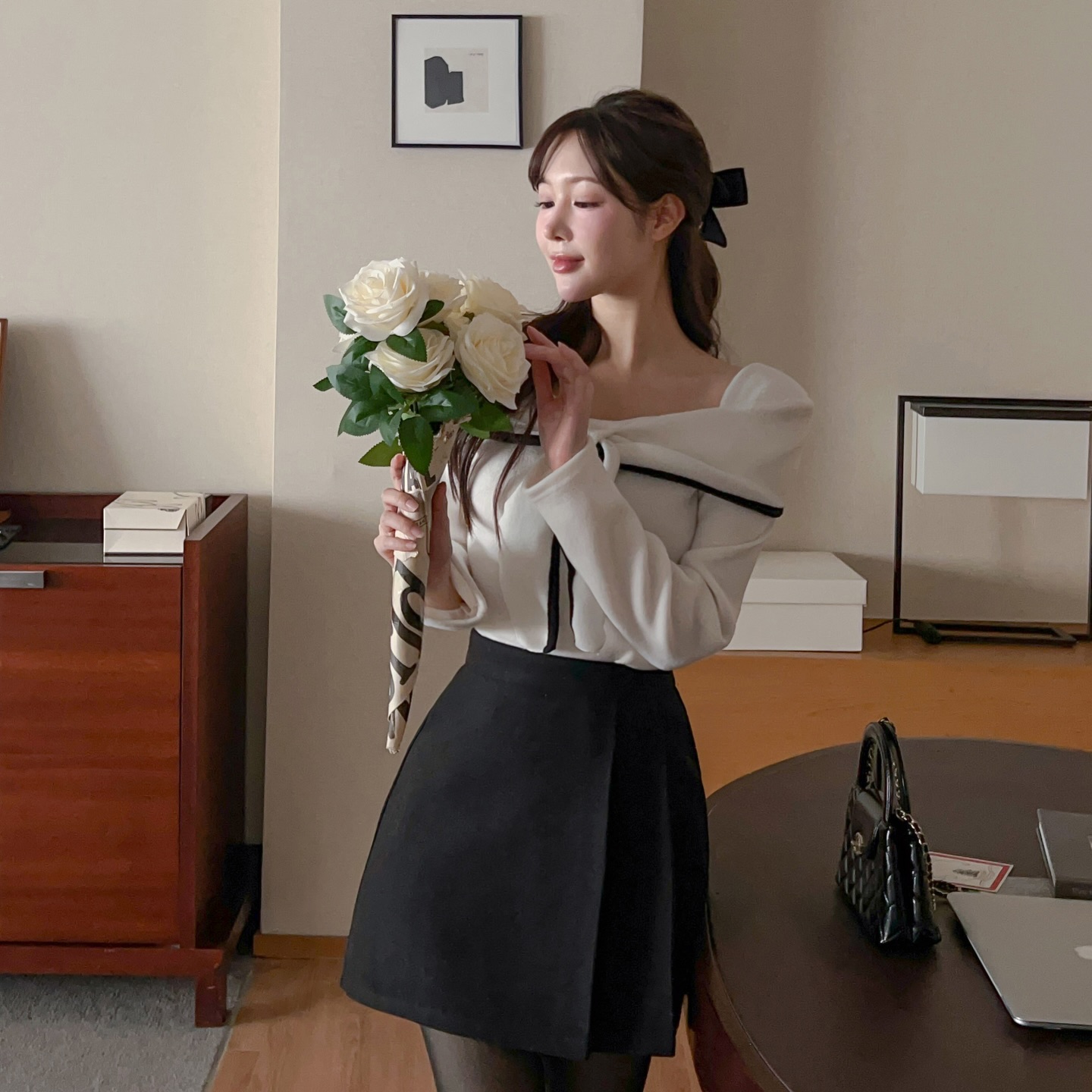 Gần Tết phải sắm ngay 4 kiểu chân váy ngắn để trẻ xinh lung linh- Ảnh 7.