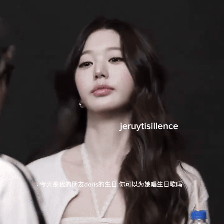 Đôi môi bất thường của Jang Wonyoung - Ảnh 6.