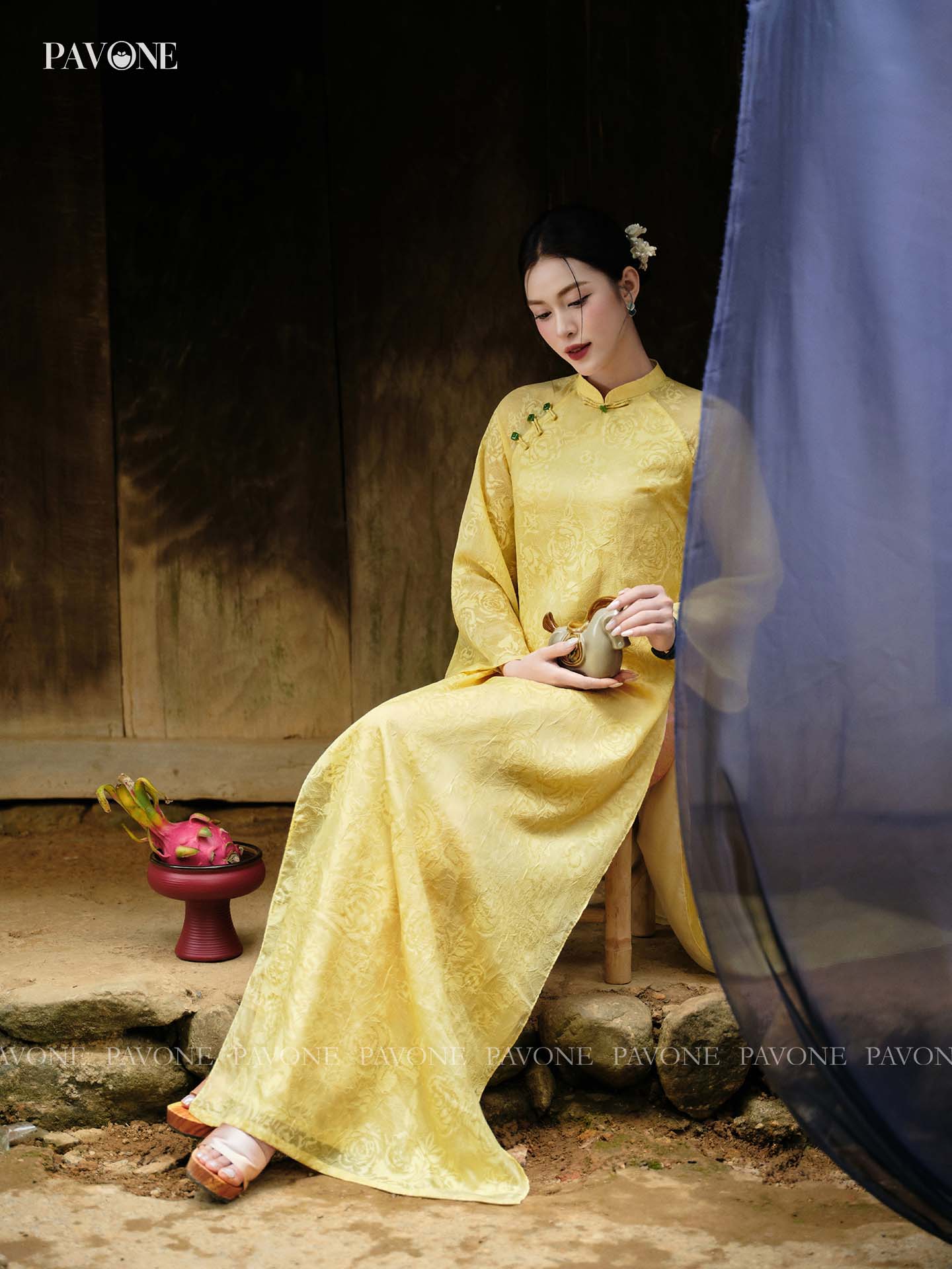 Cùng mệnh Thổ như "dâu hào môn" Phương Nhi, Tết này các chị em chọn áo dài màu gì để "hút lộc" cả năm?- Ảnh 5.