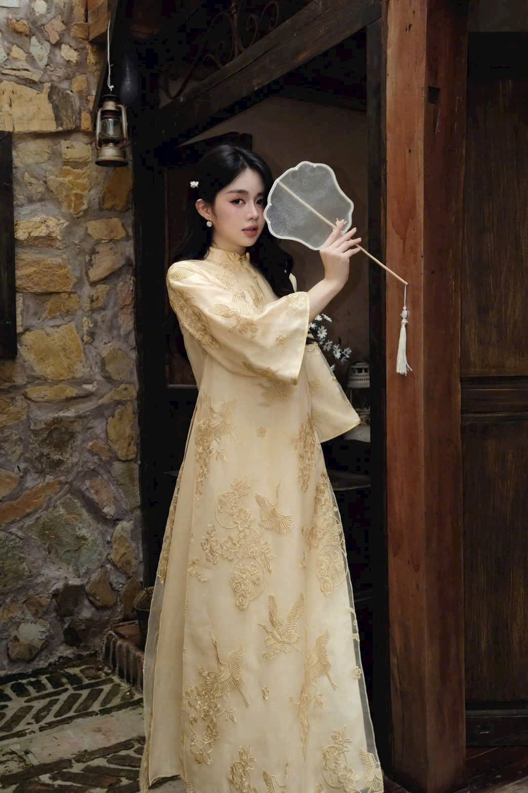 Cùng mệnh Thổ như "dâu hào môn" Phương Nhi, Tết này các chị em chọn áo dài màu gì để "hút lộc" cả năm?- Ảnh 4.