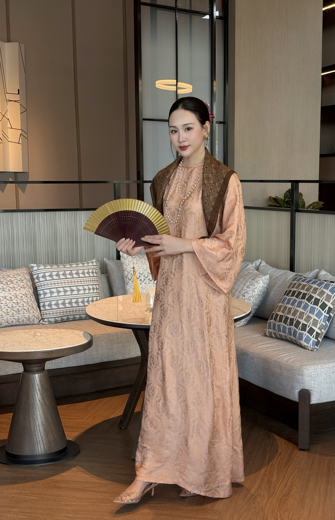 Cùng mệnh Thổ như "dâu hào môn" Phương Nhi, Tết này các chị em chọn áo dài màu gì để "hút lộc" cả năm?- Ảnh 7.