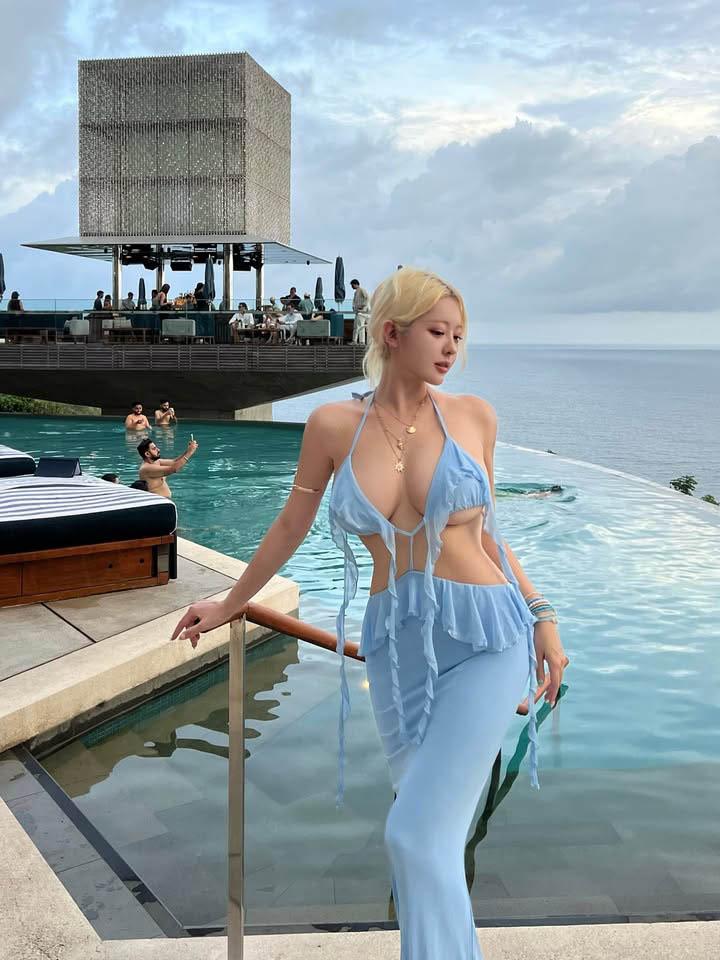 Bất chấp mùa đông, hot girl diện bikini thậm chí “cosplay bà tưng” khoe dáng dưới trời tuyết- Ảnh 6.