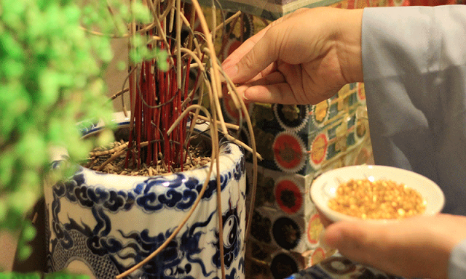 Khi nào nên tỉa chân hương: Rằm, ngày Ông Công Ông Táo hay cuối tháng? Tỉa xong để lại bao nhiêu nén?- Ảnh 1.