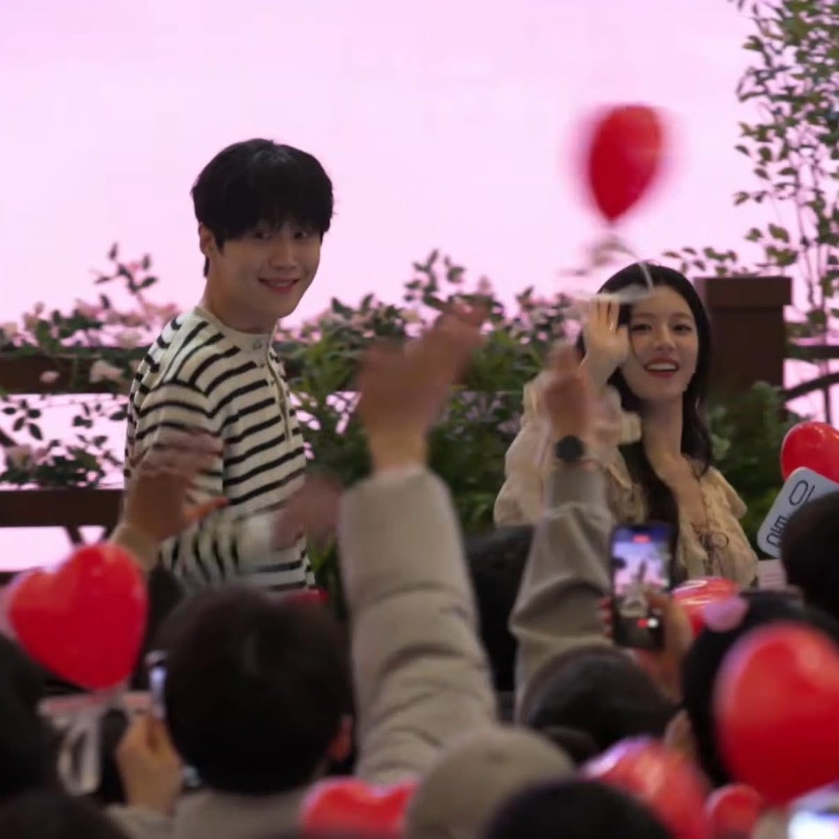 Cặp đôi ngôn tình bị phát hiện ở chung lều chấn động MXH: Nhà gái công khai ảnh tình cảm, đẹp đôi quá đi mất- Ảnh 5.