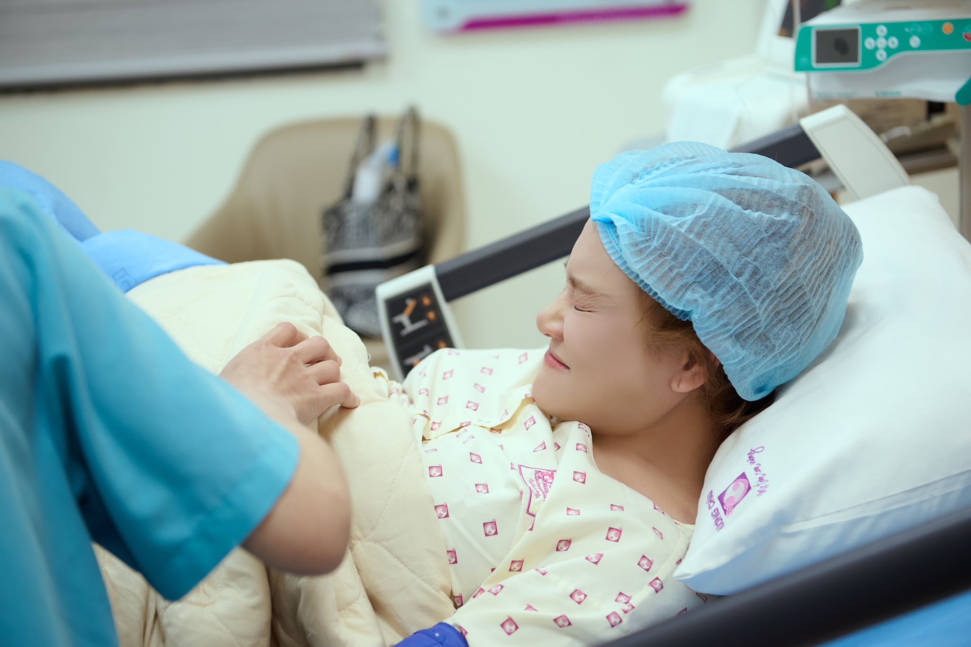 Nhã Phương sinh thiên thần thứ 3: Giống hệt hai anh chị, bé út chờ ba đi làm mới chịu ra đời- Ảnh 1.