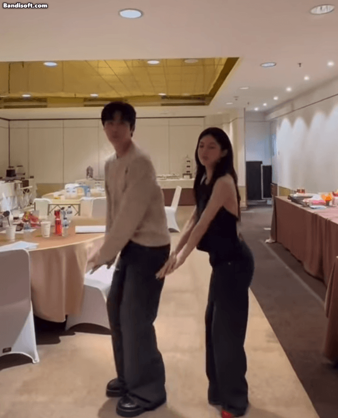 Cặp đôi ngôn tình bị phát hiện ở chung lều chấn động MXH: Nhà gái công khai ảnh tình cảm, đẹp đôi quá đi mất- Ảnh 3.