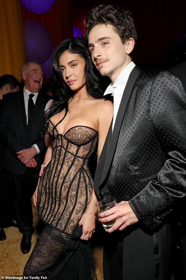 Timothée Chalamet bị tung CCTV đi mua bikini- Ảnh 4.