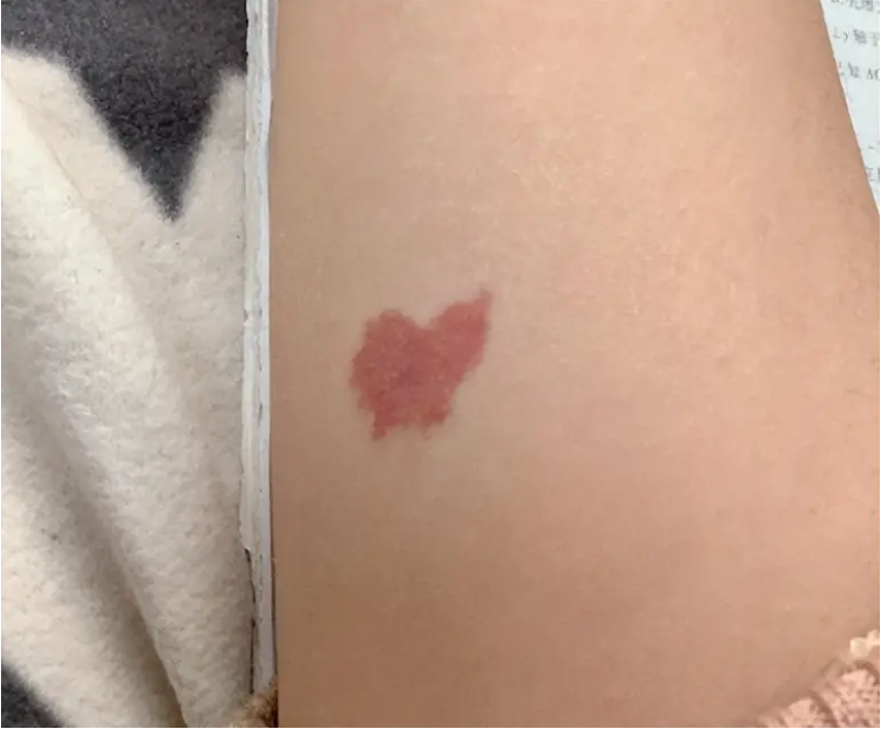 Ông chủ phát hiện nữ nhân viên giống hệt vợ đã mất, tìm mọi cách gặp bố mẹ cô nhưng vừa thấy liền sụp đổ- Ảnh 2.