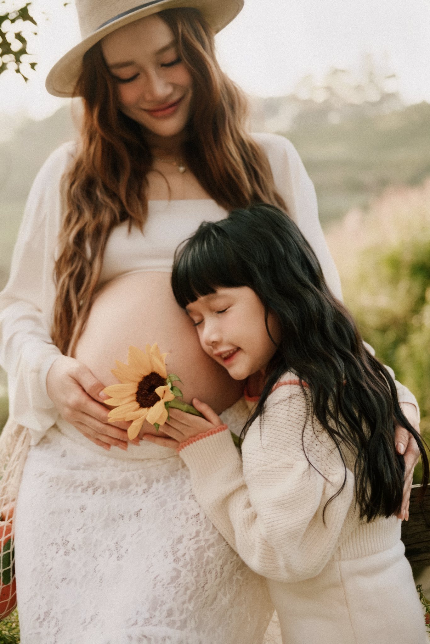 Nhã Phương sinh thiên thần thứ 3: Giống hệt hai anh chị, bé út chờ ba đi làm mới chịu ra đời- Ảnh 8.