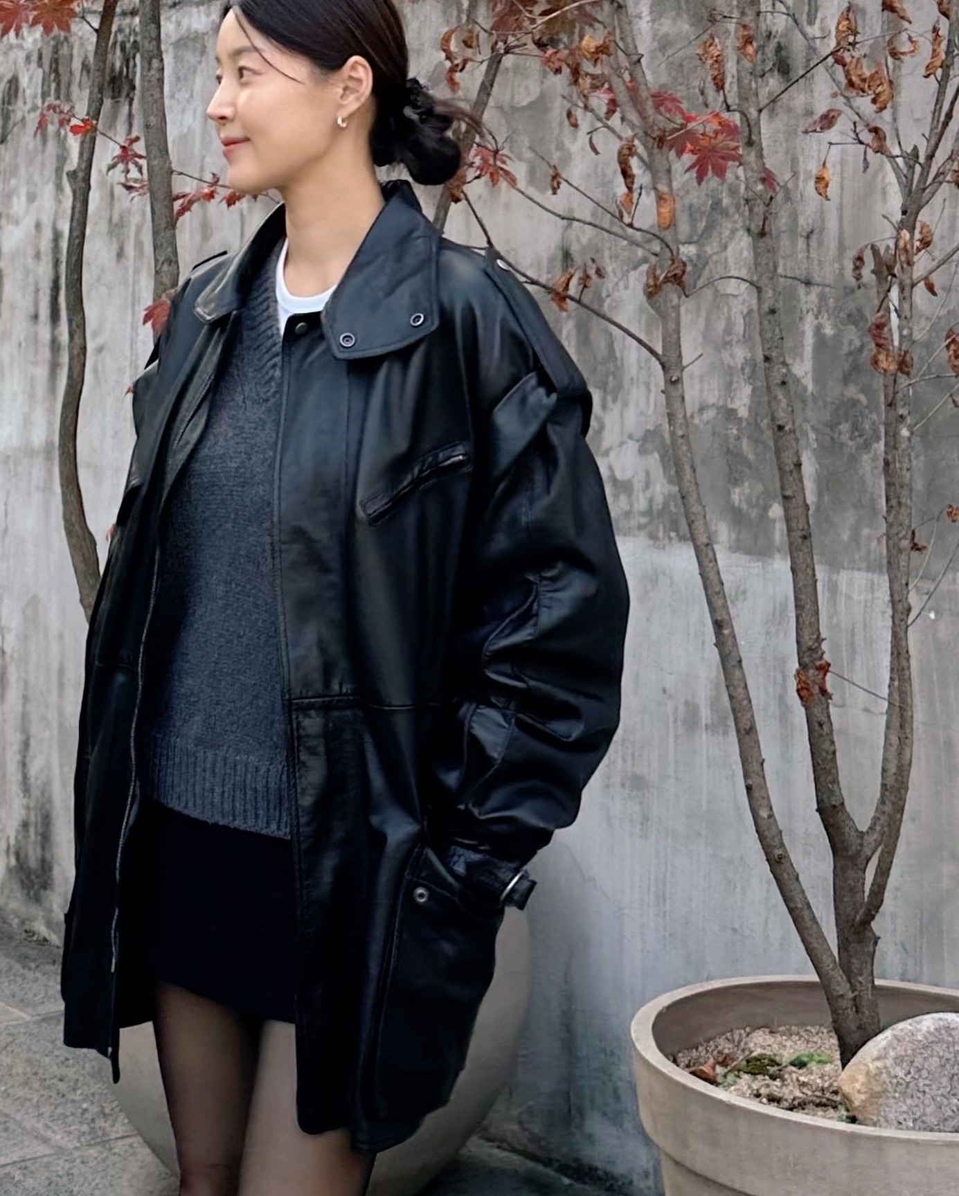 Style của phụ nữ ngoài 40 sẽ trẻ ra 5 tuổi nhờ 4 mẫu áo dài tay- Ảnh 5.