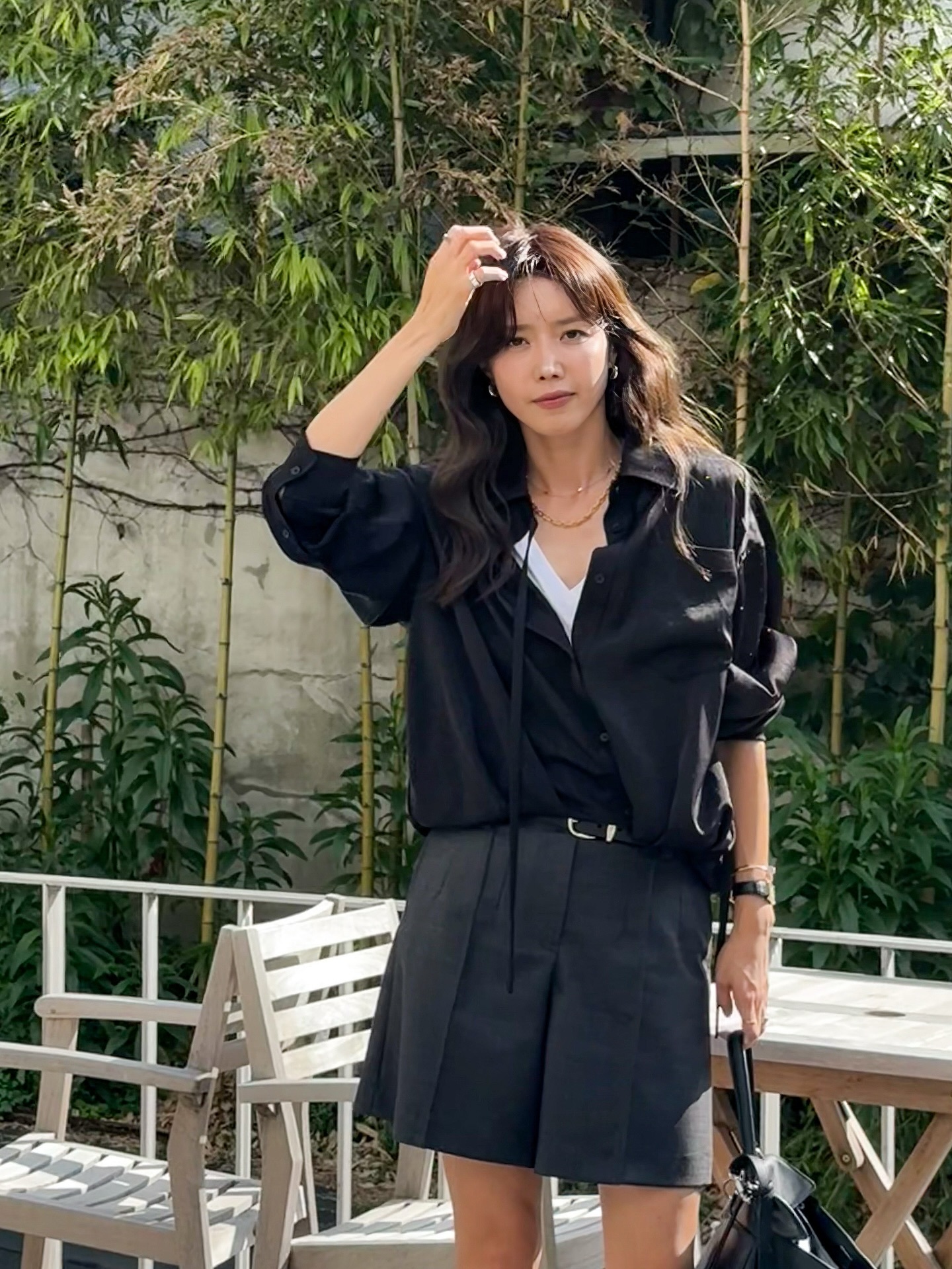 Style của phụ nữ ngoài 40 sẽ trẻ ra 5 tuổi nhờ 4 mẫu áo dài tay- Ảnh 6.