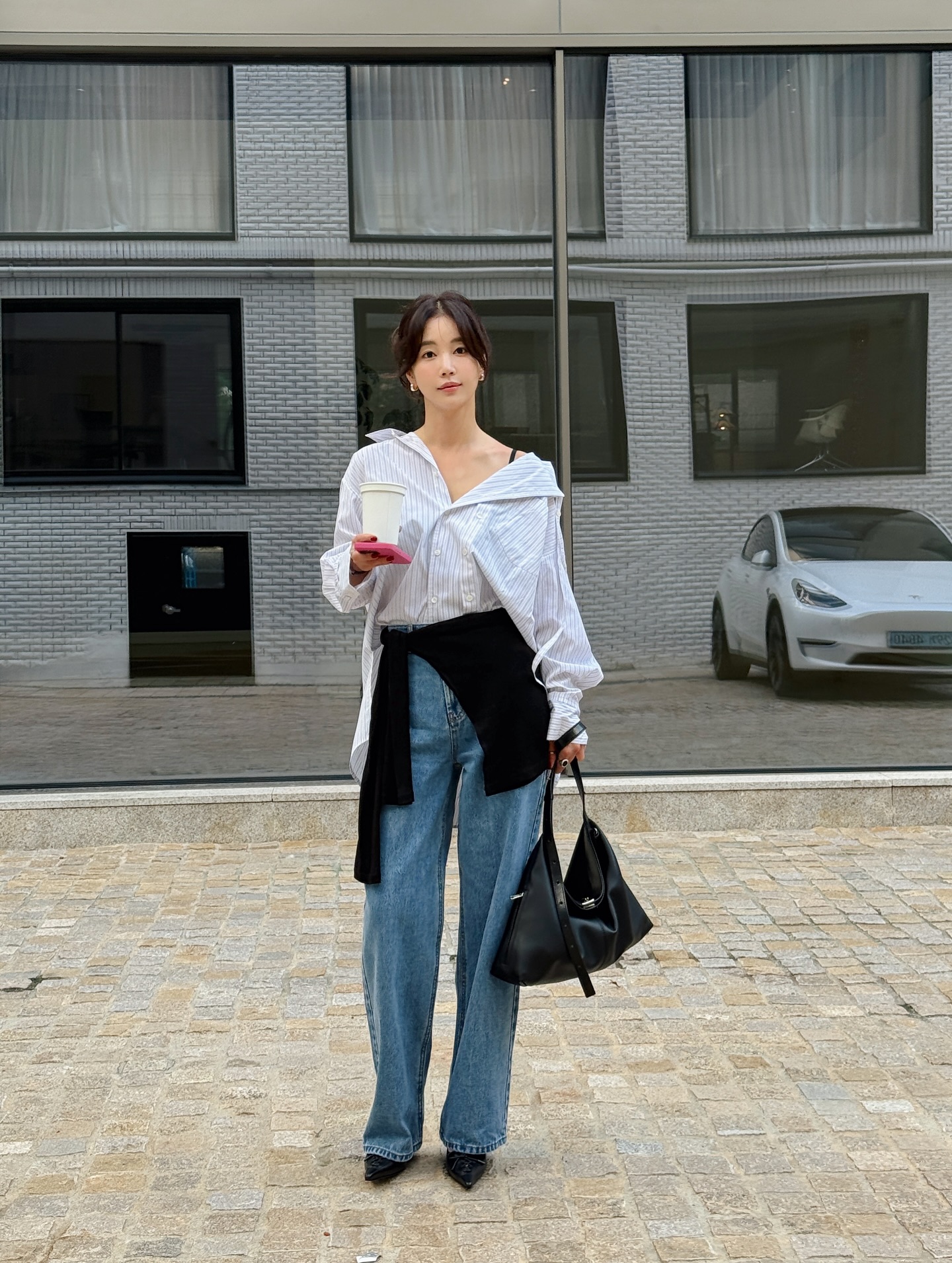 Style của phụ nữ ngoài 40 sẽ trẻ ra 5 tuổi nhờ 4 mẫu áo dài tay- Ảnh 8.