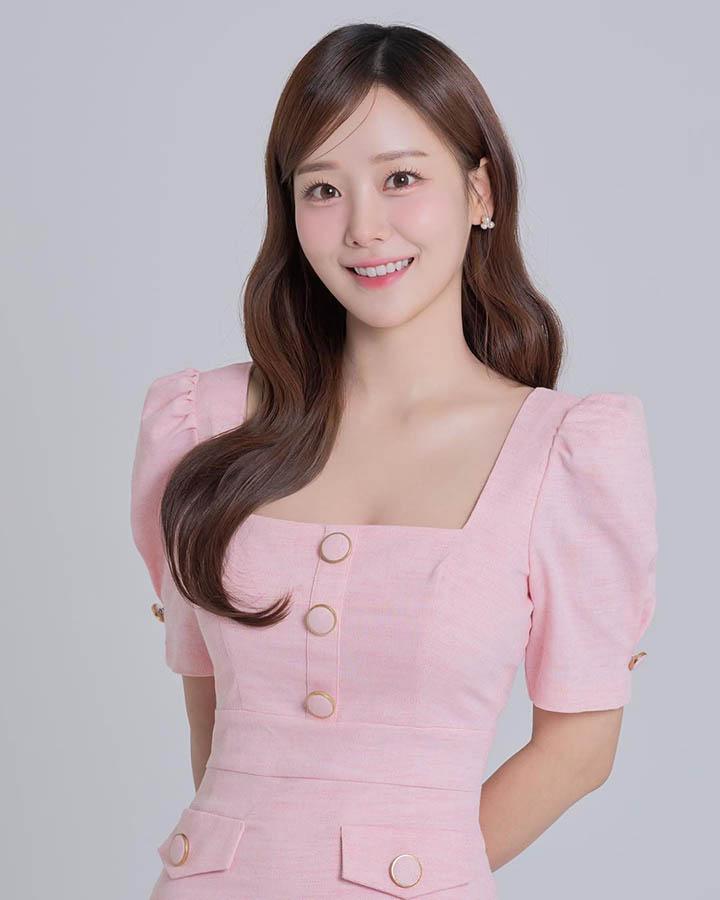 Nữ MC LCK đang gây sốt trong Địa Ngục Độc Thân của Netflix có nhan sắc thế nào?- Ảnh 1.