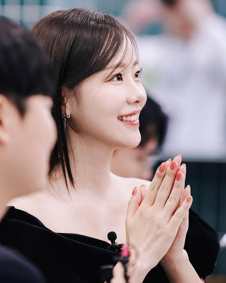 Nữ MC LCK đang gây sốt trong Địa Ngục Độc Thân của Netflix có nhan sắc thế nào?- Ảnh 3.