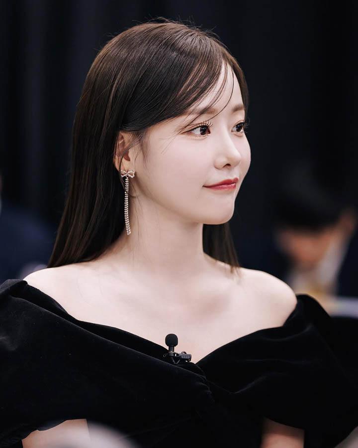 Nữ MC LCK đang gây sốt trong Địa Ngục Độc Thân của Netflix có nhan sắc thế nào?- Ảnh 4.