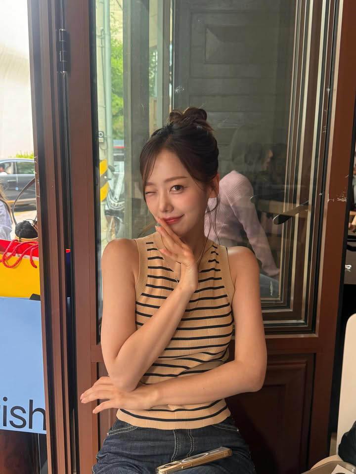 Nữ MC LCK đang gây sốt trong Địa Ngục Độc Thân của Netflix có nhan sắc thế nào?- Ảnh 8.