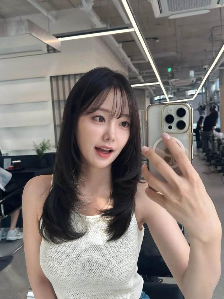 Nữ MC LCK đang gây sốt trong Địa Ngục Độc Thân của Netflix có nhan sắc thế nào?- Ảnh 9.